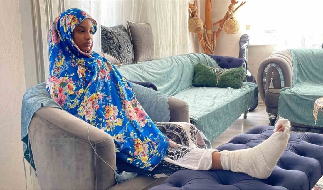 Somali uyruklu 20 yaşındaki Nujud Thabit, Karaman’da kaldırımda yürürken üzerine