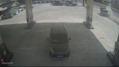 Bursa’nın Nilüfer ilçesinde meydana gelen trafik kazasında, kontrolden çıkan bir