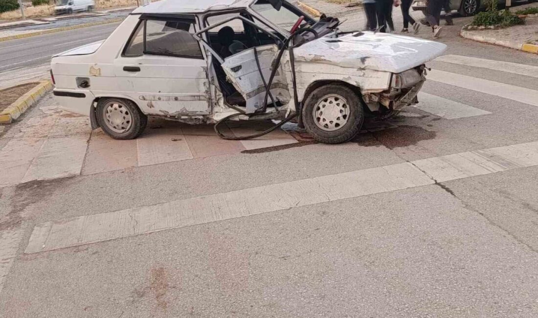 Afyonkarahisar’da meydana gelen trafik kazasında, bir kamyonet ile bir otomobil