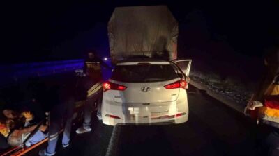 Bir kamyona arkadan çarpan bir otomobilin karıştığı trafik kazasında Bilecik’te