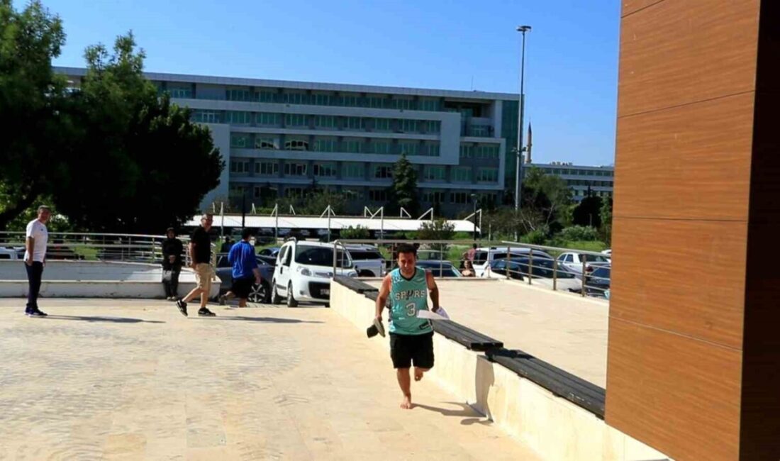Antalya’daki Kamu Personel Seçme Sınavı (KPSS) Lisans Genel Yetenek-Genel Kültür