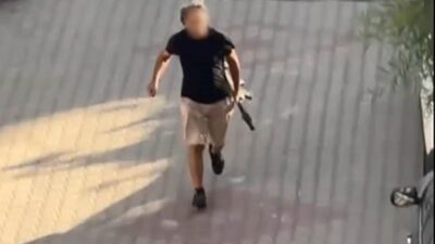 İddialara göre Buca ilçesinde daha önceden anlaşmazlık yaşadığı şahsın evinin