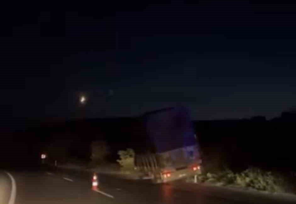 Bursa’da bir kamyonetin kontrolünü kaybetmesi sonucu meydana gelen trafik kazasında,