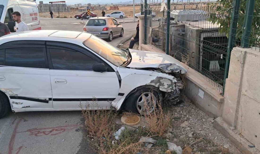 Karaman’da meydana gelen trafik kazasında, bir kavşakta çarpışan iki otomobil