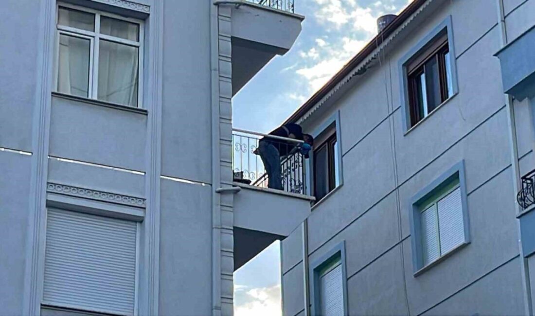 Karaman ilinde, 37 yaşındaki bir birey evinin balkonundan düşerek hayatını
