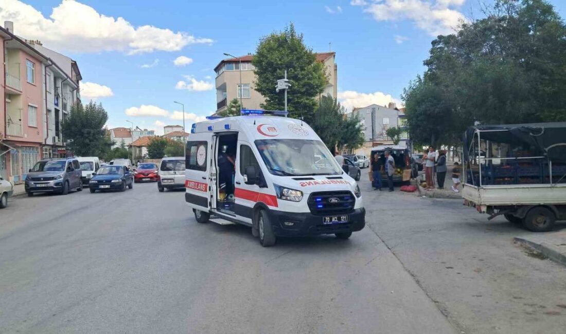 Karaman’da bir elektrikli bisiklet sürücüsü, önüne çıkan bir otomobile çarpmamak