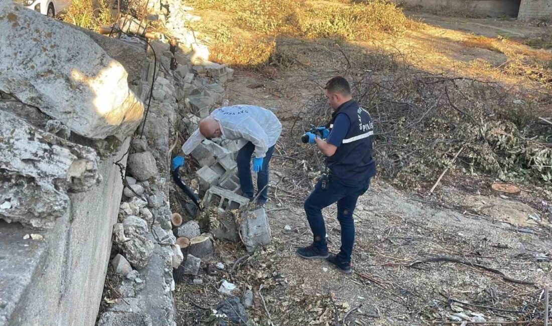 Karaman’da bir evin bahçesinde temel yanında bulunan pompalı tüfek, polis
