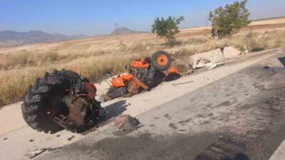 Karaman ilinde meydana gelen trafik kazasında, bir kamyonet ile çarpışan