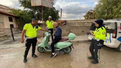 Karaman şehrinde trafik polisleri tarafından gerçekleştirilen bir denetimde 16 yaşındaki