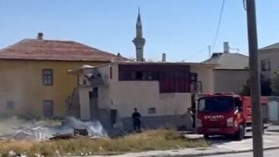 Konya’nın Karapınar ilçesinde meydana gelen iki ayrı ot yangını, itfaiye
