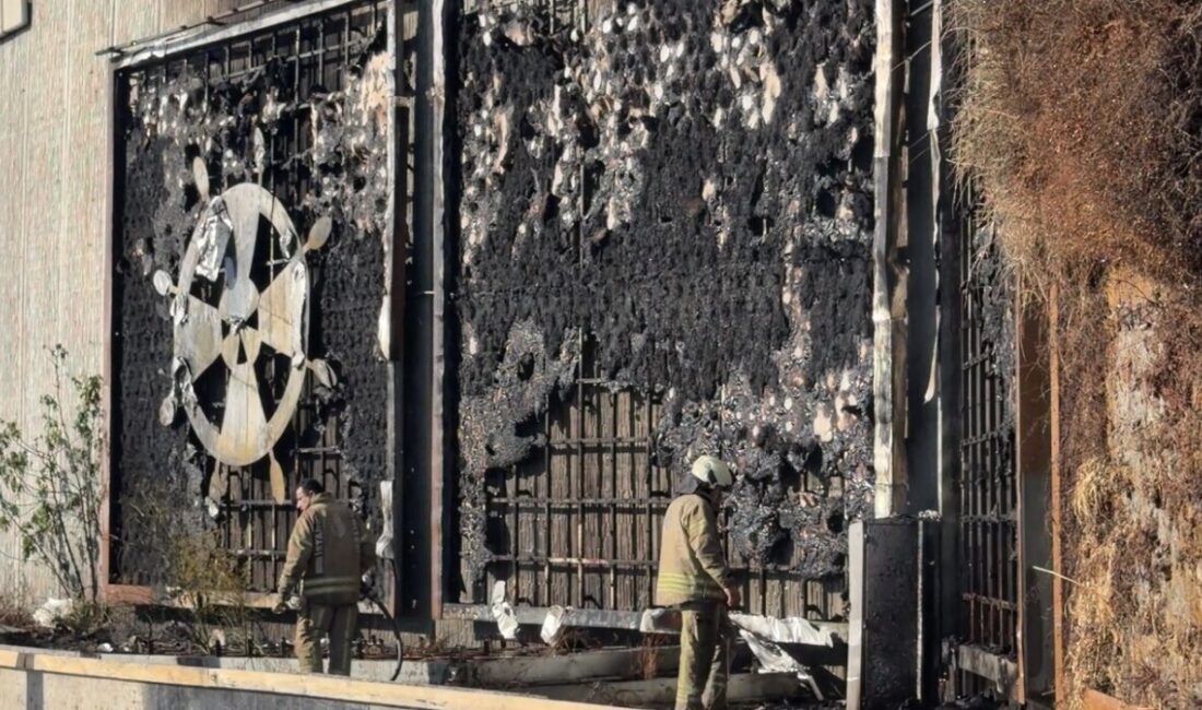 Kasımpaşa Sütlüce Tüneli yanındaki elektrik panosunda çıkan yangın, tünel duvarlarında