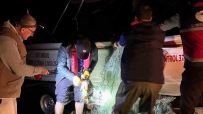 Kastamonu’nun Devrekani ilçesinde, beyler Barajı Göleti’nde ele geçirilen 225 sazan
