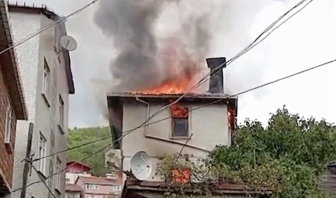Kastamonu’nun Cide ilçesinde bulunan bir evde çıkan yangın, itfaiye ekipleri