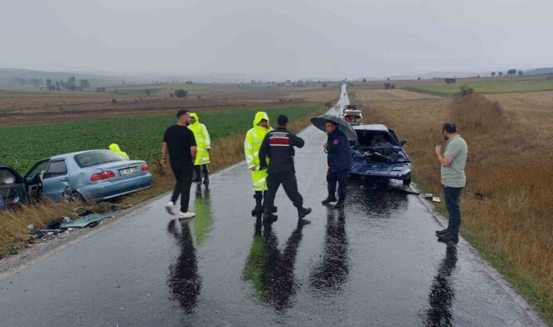 Kastamonu’nun Devrekani ilçesinde meydana gelen trafik kazasında iki otomobil çarpıştı