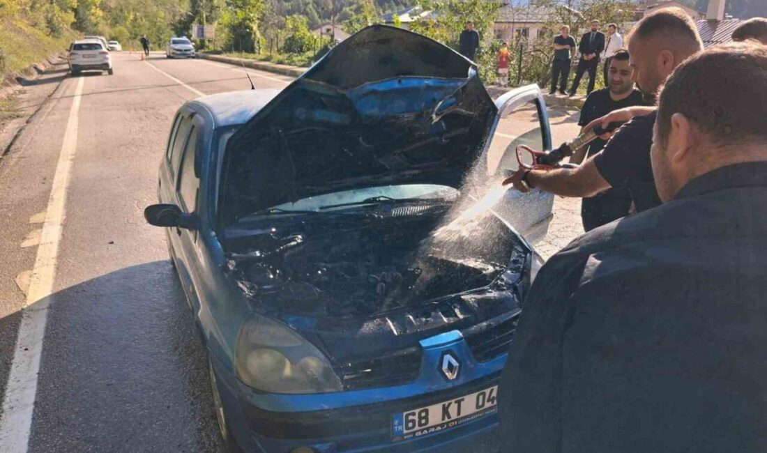 Kastamonu’nun Şenpazar ilçesinde seyir halindeki bir araçta meydana gelen yangın,