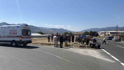 Tosya ilçesinde traktör ile otomobilin çarpışması sonucu meydana gelen kazada