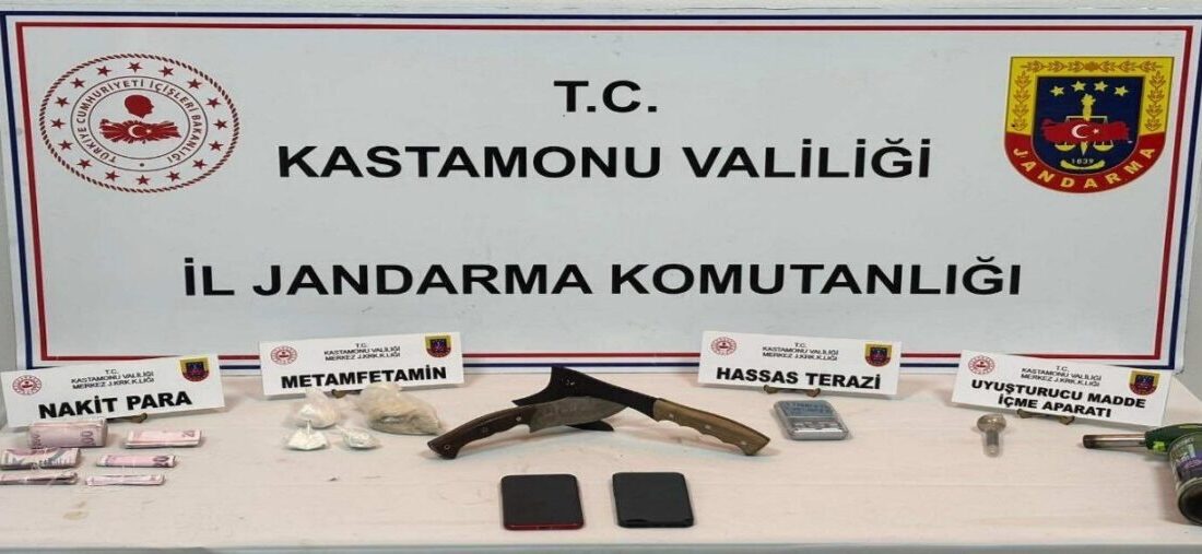 Kastamonu’da, jandarma ekipleri tarafından yapılan operasyonlarda gözaltına alınan 2 şüpheli