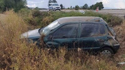 Konya’nın Beyşehir ilçesinde, yağışlı havanın neden olduğu bir trafik kazasında
