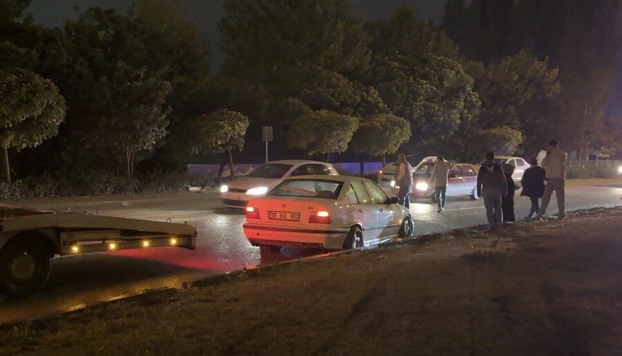 Eskişehir’de dün gece yaşanan kazada, yoğun yağış sonucu kayganlaşan yolda