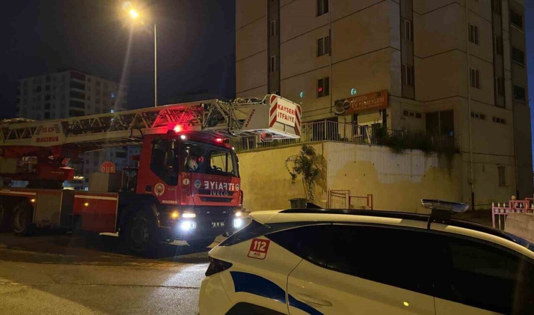 Talas ilçesinde, 10 katlı bir binanın zemin katından yükselen duman,