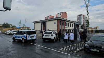 Melikgazi ilçesinde bulunan bir ortaokulun önünde oyuncak silahla dolaşan ve