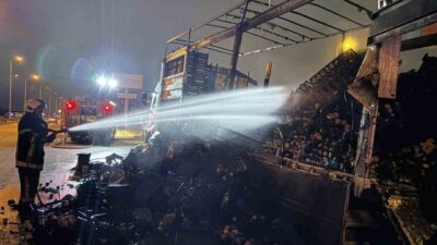 Melikgazi ilçesinde meydana gelen olayda, bir sebze ve meyve yüklü