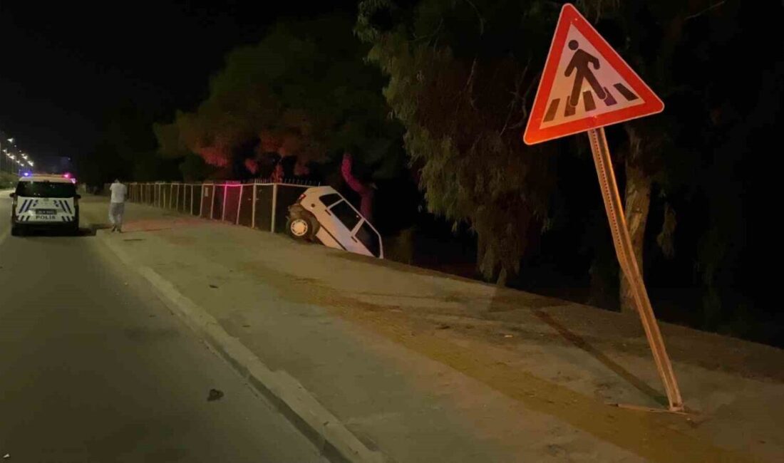 Mersin’in Erdemli ilçesinde meydana gelen olayda, bir otomobilin kontrolünü kaybederek