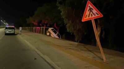 Mersin’in Erdemli ilçesinde meydana gelen olayda, bir otomobilin kontrolünü kaybederek