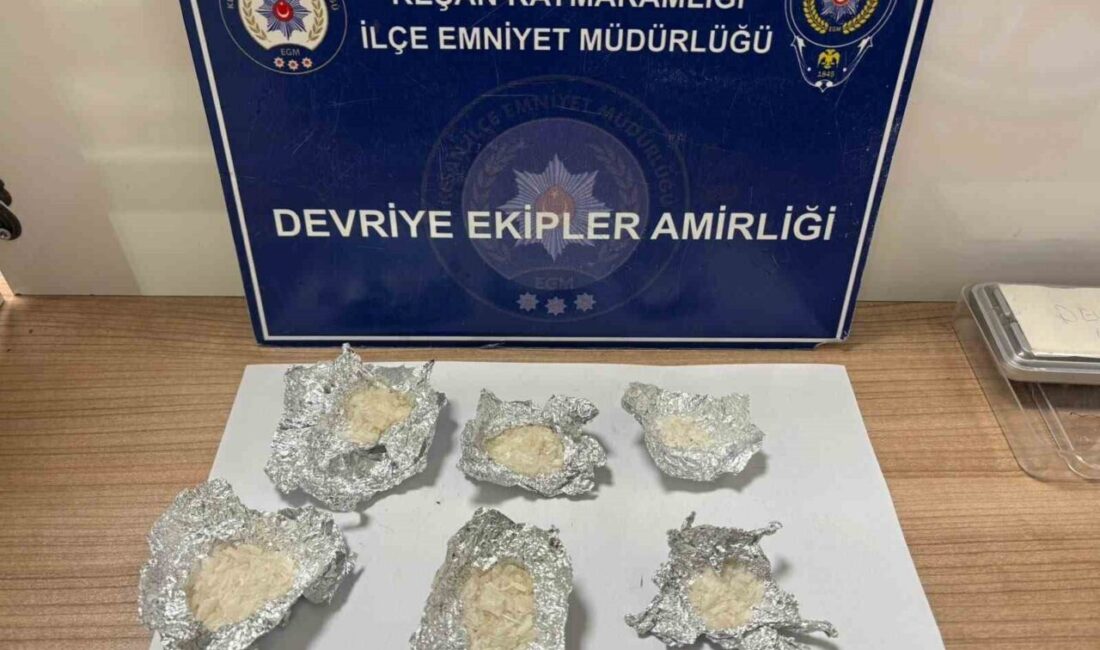 Keşan, Edirne ilçesinde polis tarafından durdurulan iki şüphelinin üzerinde yapılan