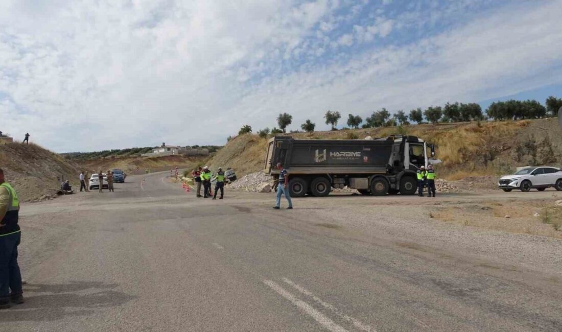 Kilis’te meydana gelen trafik kazasında hafif ticari araçla hafriyat kamyonunun