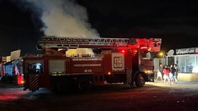 Kırıkhan ilçesinde bulunan Sultanbeyli Konteyner Kent’te meydana gelen konteyner yangını