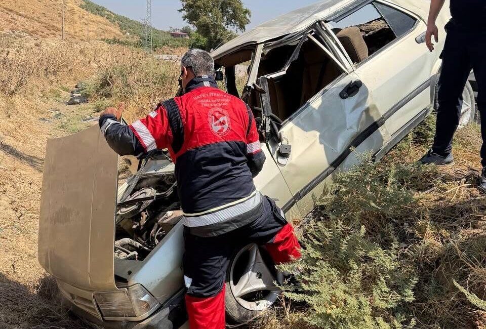 Hatay’ın Kırıkhan ilçesine bağlı İmece Mahallesi’nde meydana gelen trafik kazasında
