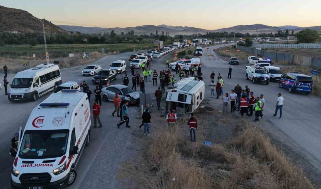 Kırıkkale’nin Yahşihan ilçesinde meydana gelen trafik kazasında 14 kişi yaralandı.