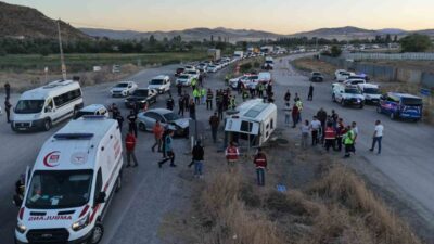 Kırıkkale’nin Yahşihan ilçesinde meydana gelen trafik kazasında 14 kişi yaralandı.