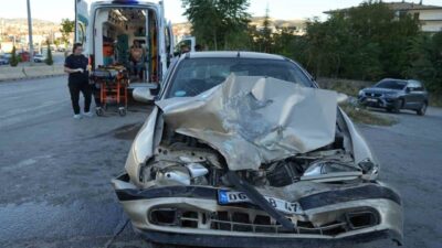 Kırıkkale’de meydana gelen trafik kazasında bir minibüs ile bir otomobil