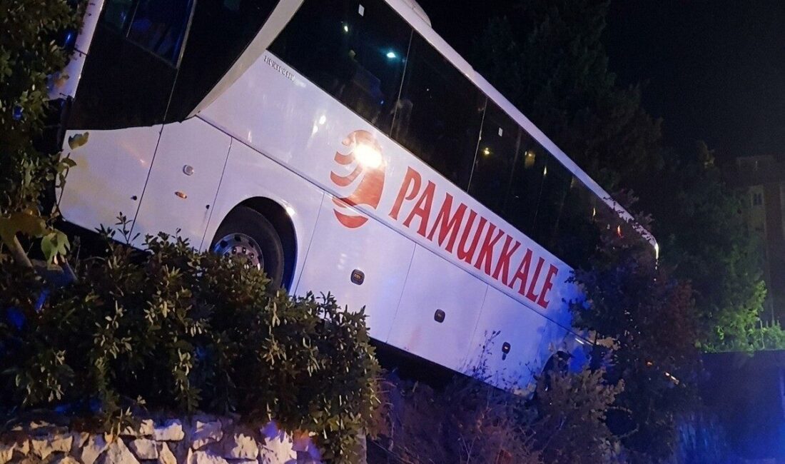 Manisa’nın Kırkağaç ilçesinde bir yolcu otobüsünün kaza yapması sonucu 18