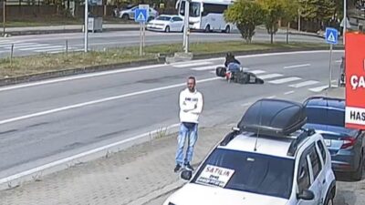 Bartın’ın Çaydüzü Mahallesi’nde bir motosiklet sürücüsünün, kırmızı ışığı son anda