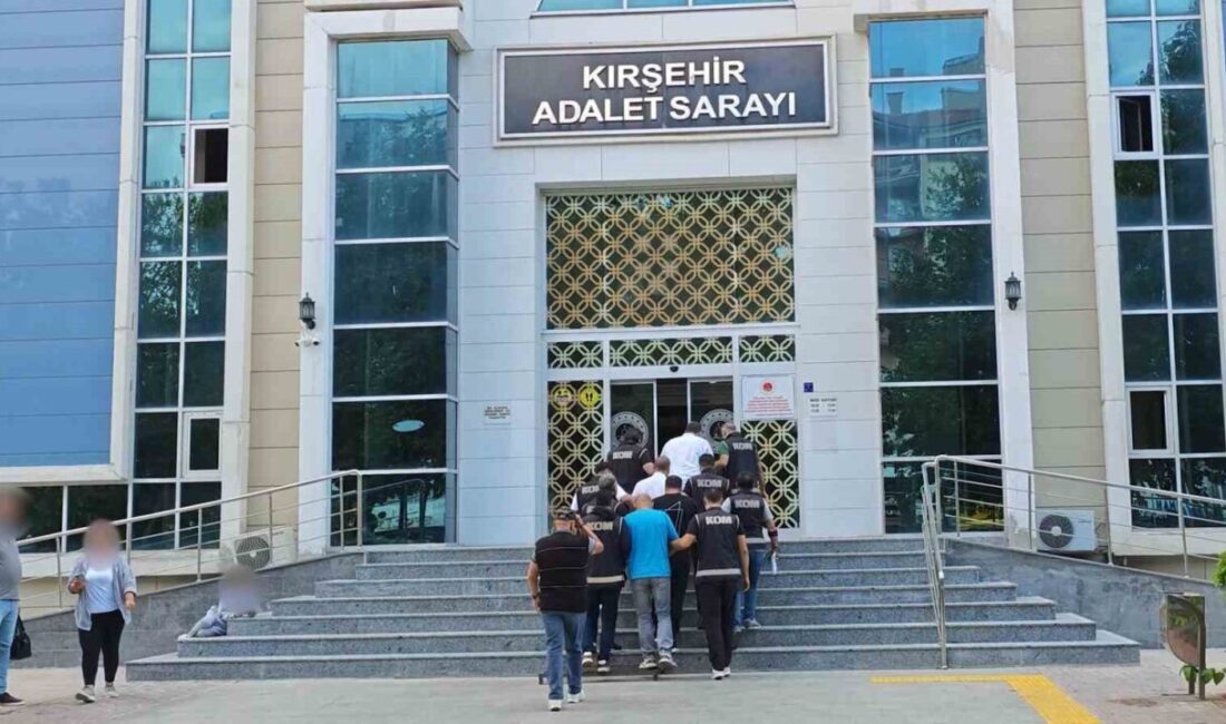 Kırşehir’de, iş yerine çağırdıkları kişileri darp ettikleri ve paralarını zorla