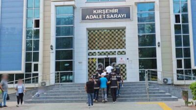 Kırşehir’de, iş yerine çağırdıkları kişileri darp ettikleri ve paralarını zorla