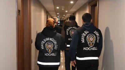 Polis ekipleri, Kocaeli’de çeşitli suçlardan aranan 54 şüpheliyi yakaladı. Emniyet