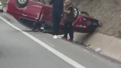 Kocaeli’nin Körfez ilçesinde, D-100 kara yolunda seyir halindeki bir otomobil,