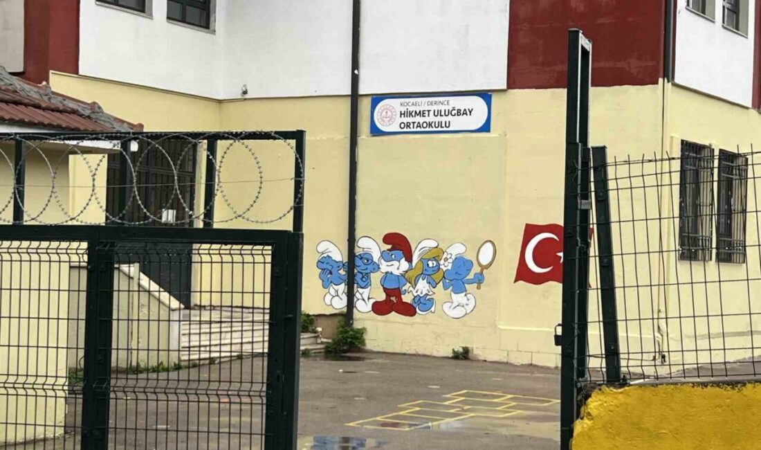 Derince ilçesindeki bir ortaokulda ders sırasında tavanın sıvalarının düşmesi sonucu