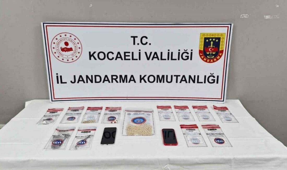 Kocaeli’de gerçekleştirilen operasyonlarda 1 kilo 37 gram kubar esrar, bin