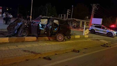 Gaziantep’in İslahiye ilçesinde bir otomobil, gece saatlerinde Dolan-Altınüzüm çevre yolunda
