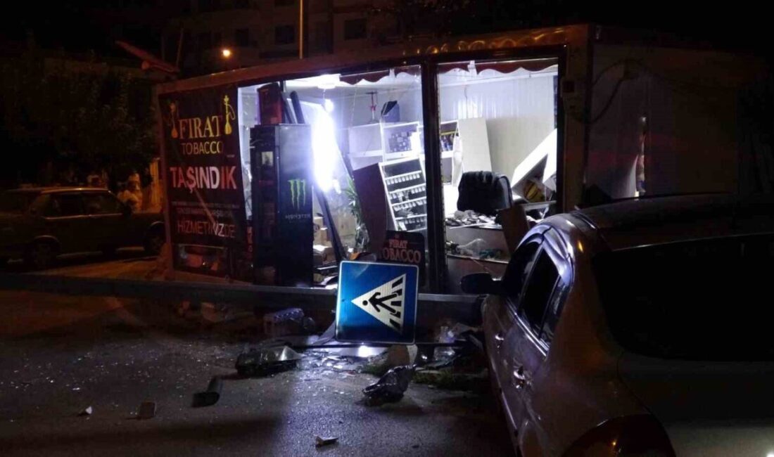 Malatya’da bir sürücünün direksiyon hakimiyetini kaybettiği otomobil, bir konteyner iş