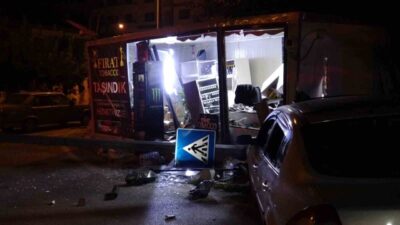 Malatya’da bir sürücünün direksiyon hakimiyetini kaybettiği otomobil, bir konteyner iş