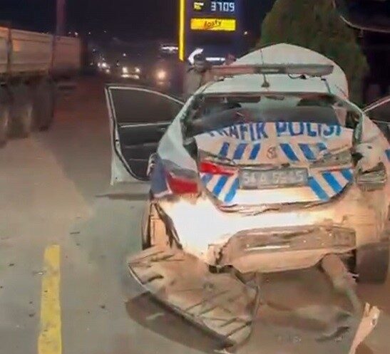 Sakarya’da meydana gelen zincirleme kazada, bir çekici gece saatlerinde kontrolden