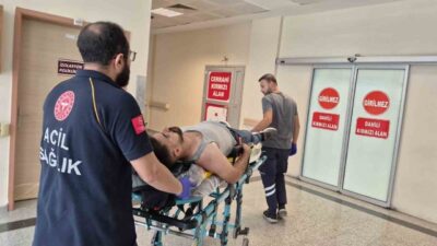 Adıyaman’da bir sürücünün direksiyon hakimiyetini kaybetmesi sonucu meydana gelen trafik