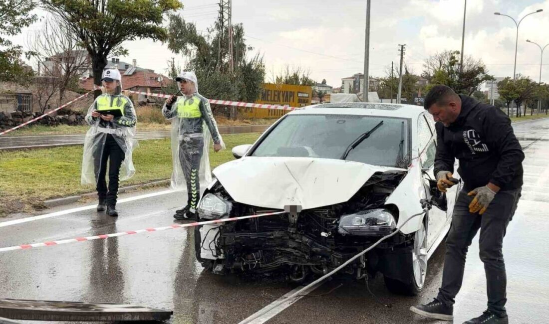 Aksaray’da meydana gelen trafik kazasında, sürücü direksiyon hakimiyetini kaybederek önce
