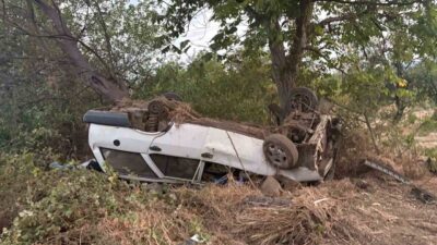 Bursa’nın İnegöl ilçesinde meydana gelen trafik kazasında bir araç şarampole